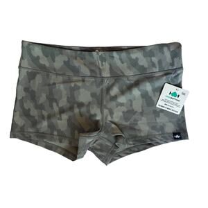 Wodbottom NWT Women’s Gray Reflective Camo Activewear shorts - size XXXL